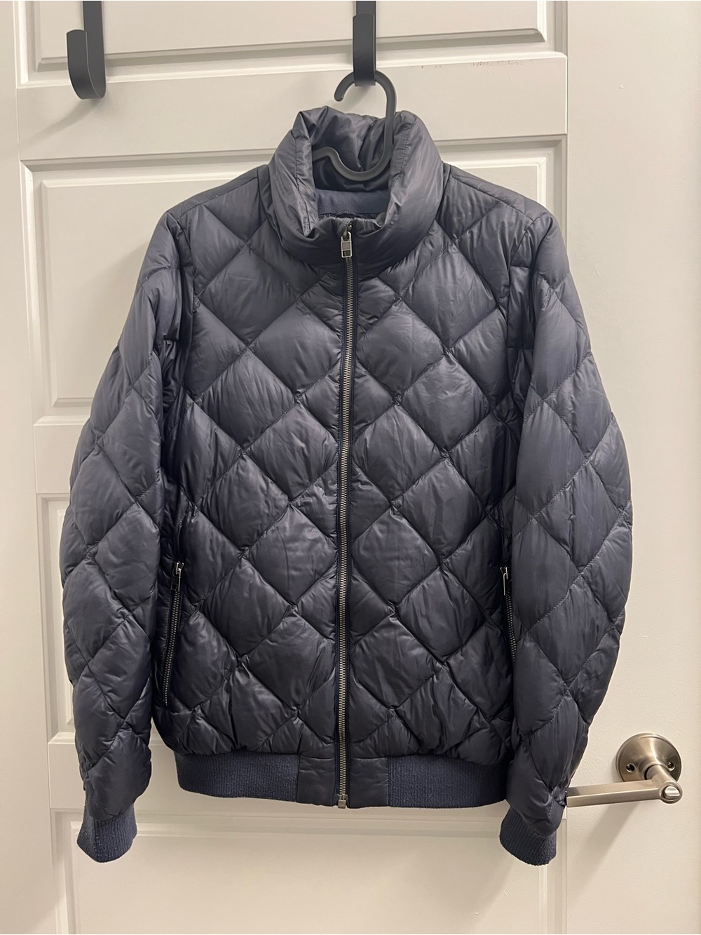 Patagonia Prow Bomber Quilted Puffer 600-fill down Jacket Navy Women S
